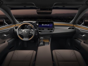 Lexus ES lifting &ndash; W świecie ciszy
